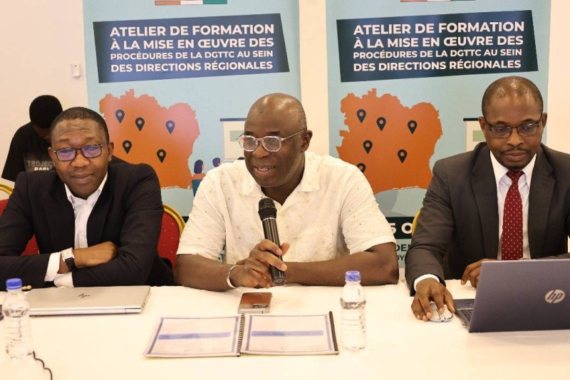 De gauche à droite: Oumar Sacko (Dgttc), Dioman Coné (Dircab) et Dominique Kumassi (Ct)