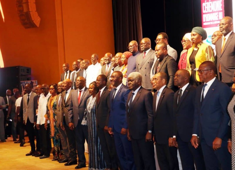 Le chef du gouvernement Beugré Mambé a présidé cette cérémonie d’hommage au Chef de l’Etat. (Ph: Sébastien Kouassi)