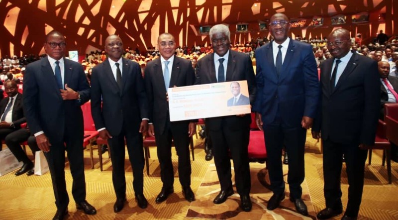 Des membres du gouvernement ont salué les différents acteurs du secteur privé pour leur dévouement. (Ph: Dr)