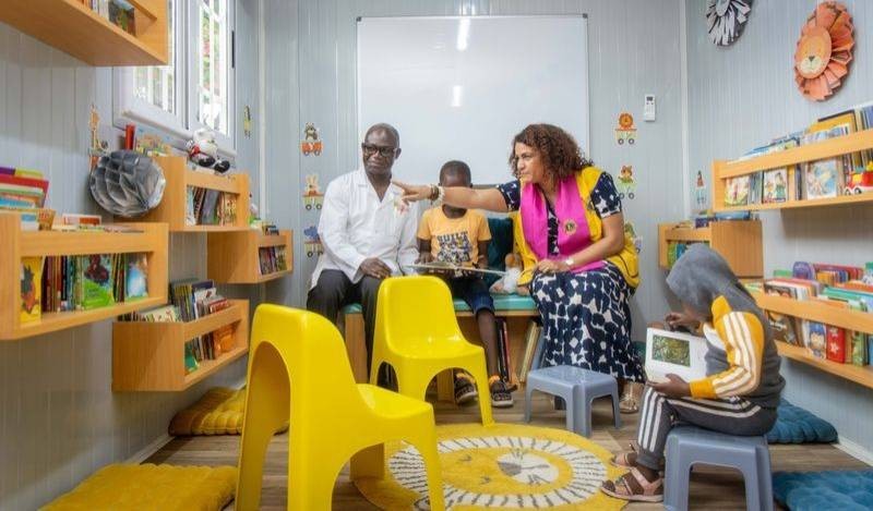 Un espace chaleureux et coloré où les enfants hospitalisés peuvent s’évader grâce à la lecture,