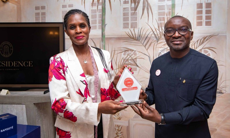...avant de le remettre à la Pca, Dominique Diagou Epse Ehilé