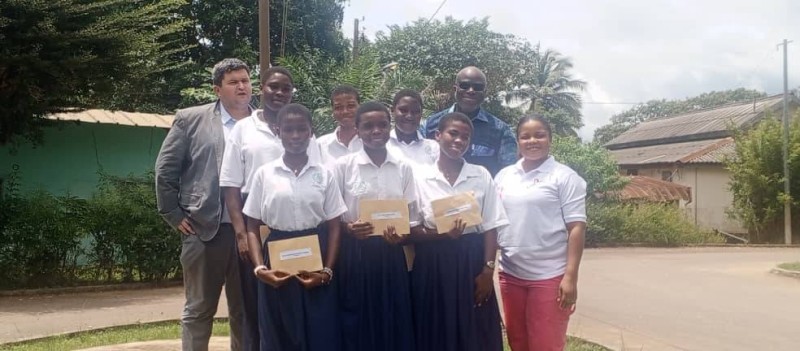 Les filles ont été invitées à travailler avec abnégation afin de bénéficier de cette bourse chaque année. (Photo. Dr)