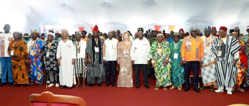Le Président Ouattara et son épouse, le vice-Président, Tiémoko Meyliet Koné et le Premier ministre, Robert Beugré Mambé ont communié avec les têtes couronnées. (Ph: BOSSON HONORE)