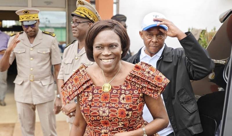 Simone Gbagbo se donne les moyens d'exercer le pouvoir d’État.