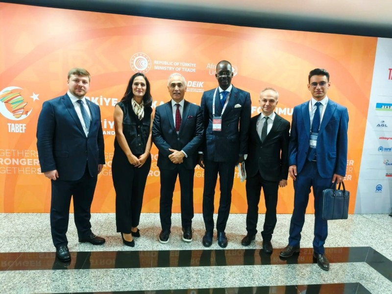 Ihsan Şahin, président du conseil d’administration de Sila Health(3e à partir   de la gauche). (Ph: Dr)