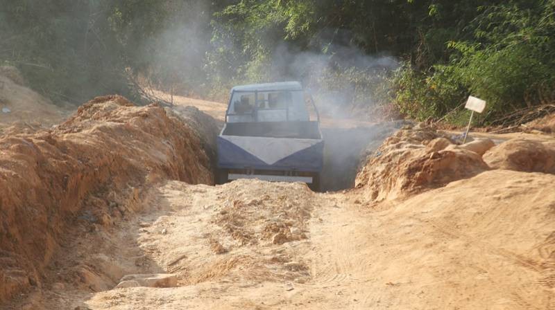 Un véhicule de transport des marchandises qui s'est embourbé. (Ph: Abdoulaye Coulibaly)