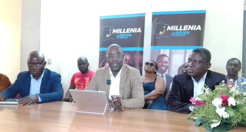 Le vice-président Kakou Maurice (au centre) présentant les valeurs et ambitions du parti Millenia face à la presse, le 18 octobre 2025, à Abidjan.