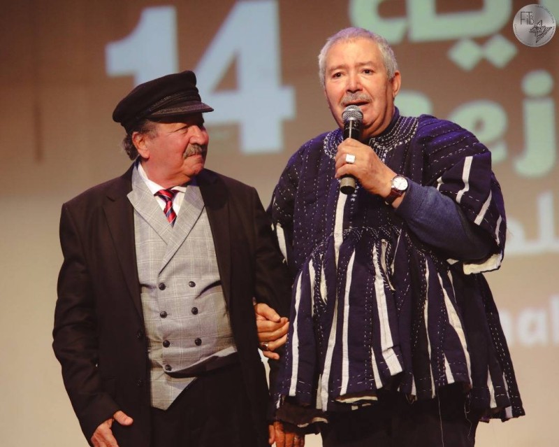 Slimane Benaïssa, commissaire général du Fitb (à droite) a salué la grandeur de l’œuvre de l’auteur et metteur en scène mauritanien Mustapha Ayad (à gauche).