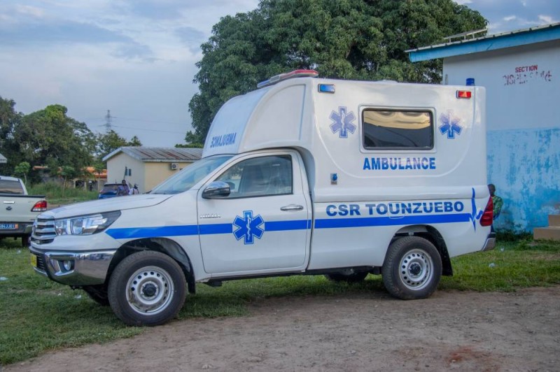 En plus de cette ambulance, des médicaments de première nécessité ont été offerts à la formation sanitaire. (Ph: Dr)