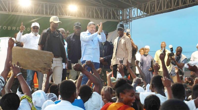 Des milliers de partisans ont accueilli Jean-Louis Billon dans une ambiance festive et pleine d'espoir. (Ph: ABDOULAYE COULIBALY)