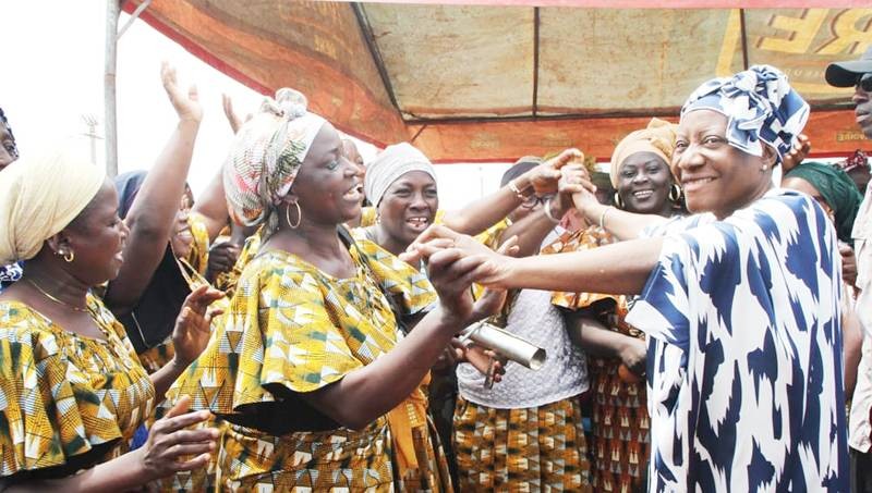 Les femmes de Korhogo ont accueilli dans la joie la candidate Henriette Lagou. (Ph: JOSÉPHINE KOUADIO)