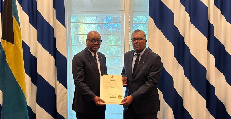 Le Consul Honoraire Yassine Idriss Diallo et  ministre des Affaires étrangères, des Bahamas l’Honorable Frederick Mitchell