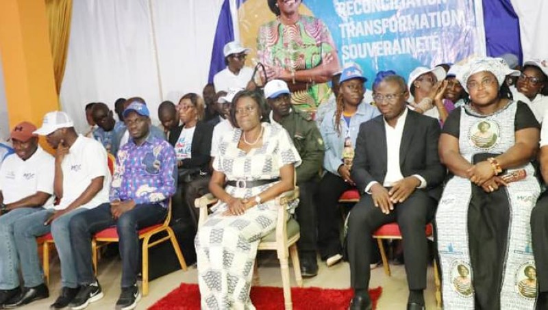 Simone Gbagbo a expliqué le bien-fondé de la transformation sur place des produits locaux. (Ph: JULIEN MONSAN)
