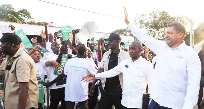 Le candidat Jean-Louis Billon a été accueilli en héros par une foule en liesse. (Ph: ABDOULAYE COULIBALY)