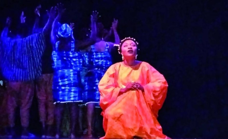 Le metteur en scène, Damey Maho, présente sa nouvelle création « Sassouma Bereté, la femme de l’ombre »