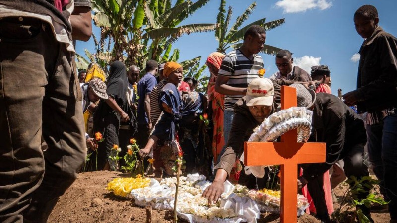  Lors des funérailles d'une personne décédée lors des violences post-électorales à Arusha, en Tanzanie, le mardi 4 novembre 2025. AP 