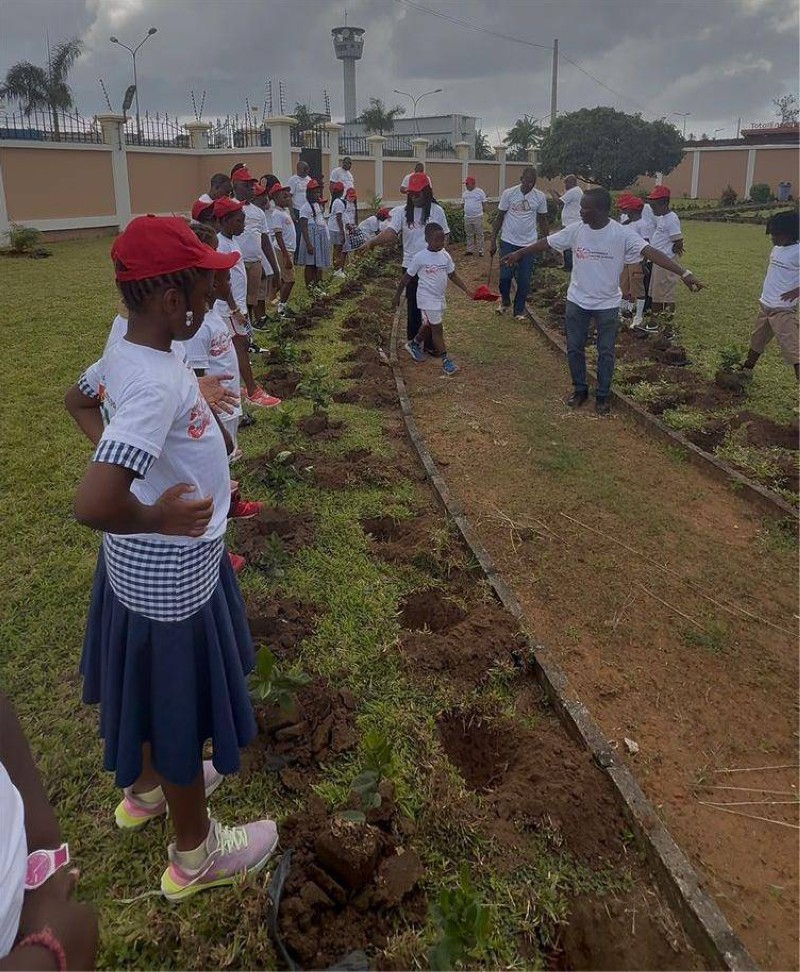 Une séance de planting d'arbre a été organisée en marge des activités de célébration des 50 ans (DR)