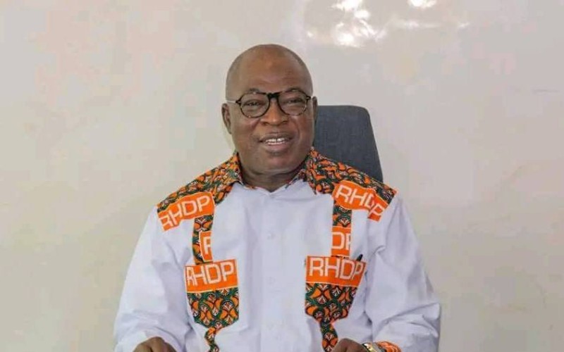 Gal Issa Coulibaly lors de sa tournée de remerciements dans la région du Poro.