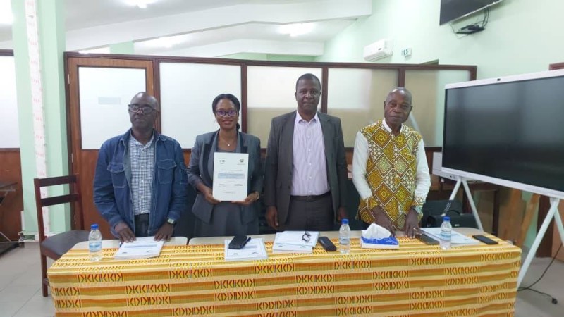 M.lle Carine félicité par le jury. (DR)