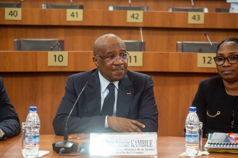 Le Garde des sceaux, ministre de la justice et des droits de l'Homme
