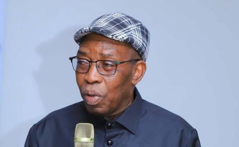 Basile Ouattara, porte-parole du maire d’Adjamé, lors de sa mise au point sur la collaboration District–Commune.