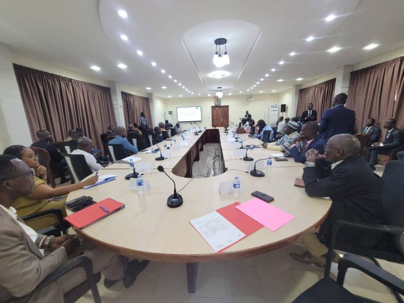 Les participants à la cérémonie de clôture ont écouté attentivement l'exposé du Dr Koné Naminata. (DR)