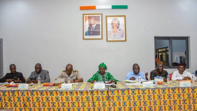 Le préfet de région, Soumahoro Soualhio, présidant la troisième session du Conseil municipal à la salle Dominique Ouattara.