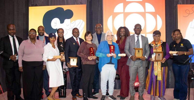 Photo d'ensemble des auteurs distingués