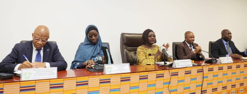 La Ministre Mariatou Koné échange avec les inspecteurs et conseillers pédagogiques lors d’une rencontre dédiée à l’amélioration du système éducatif.