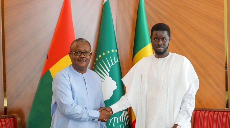 Le président déchu Emballo et le président Diomaye