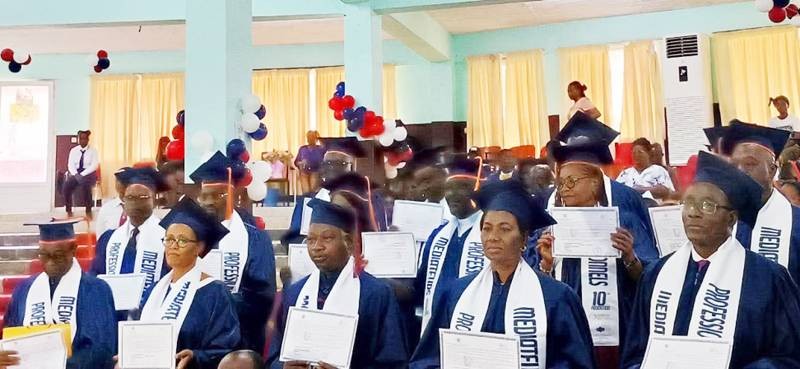 Les auditeurs de la 10ᵉ promotion du Cerfopman lors de la cérémonie de remise de diplômes à l’Ucao. (Ph: Dr)