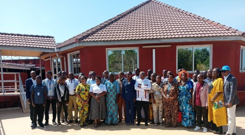 Les participants à l’atelier de Ferkessédougou passent en revue les résultats du programme PB FAMILLE.