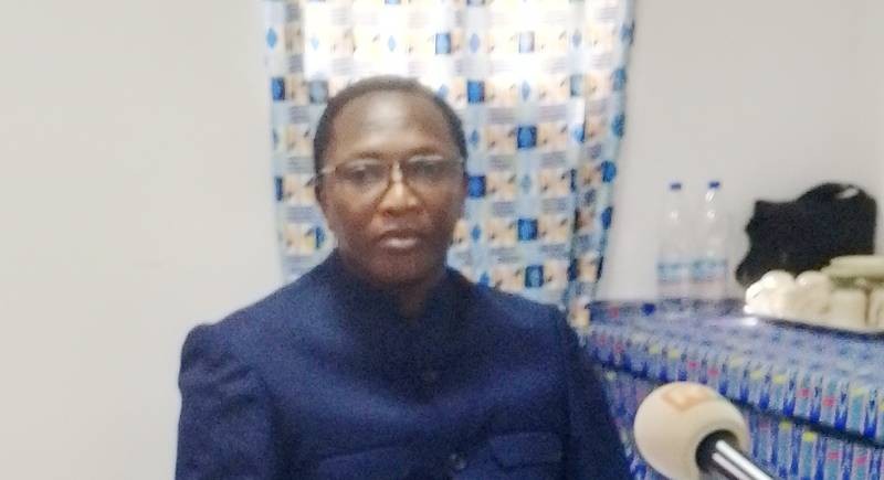 Dr Pacôme Koffi Kouadio Bini, tête de liste de la Corem-CI, ét)ait face aux médias le 29 novembre 2025. (Ph: Dr