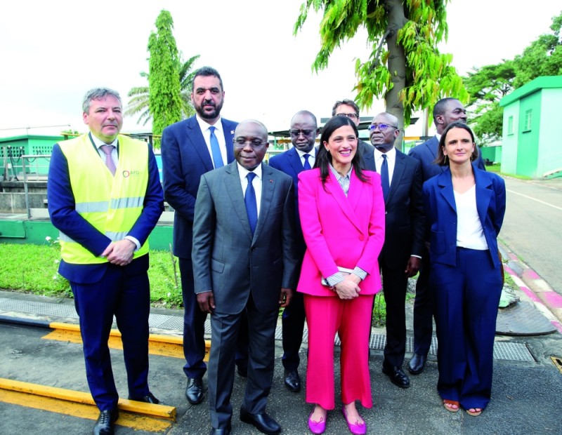 Bouaké Fofana et son hôte Elonore Caroit se sont félicités du partenariat fructueux entre le gouvernement ivoirien et l’Afd. (Ph: Sébastien Kouassi) 
