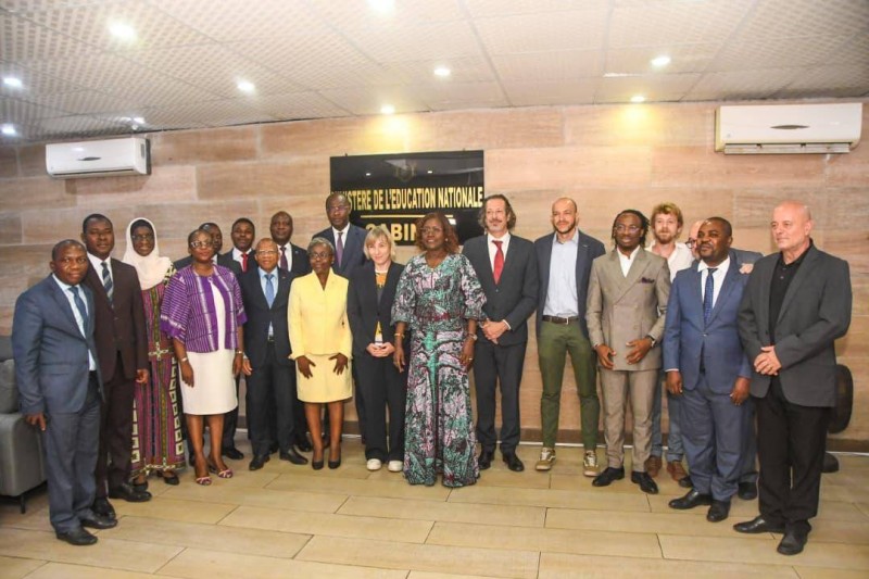 Photo de famille après le lancement des activités du projet « RÉUSSIR » et « CASA