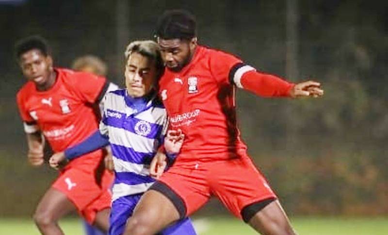 Manu Touré (au 1er plan) se bat pour conserver sa place de titulaire, comme ici lors du match contre le FC Rumelange. (Ph: Dr)