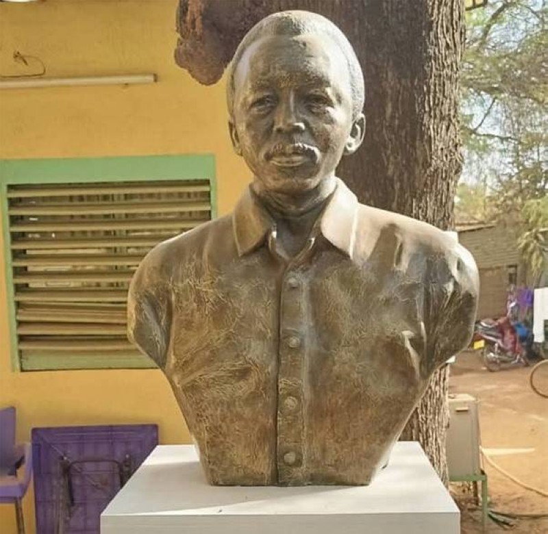Le buste du journaliste Norbert Zongo, assassiné le 13 décembre 1998, trône au milieu de la cour du Centre national de presse
