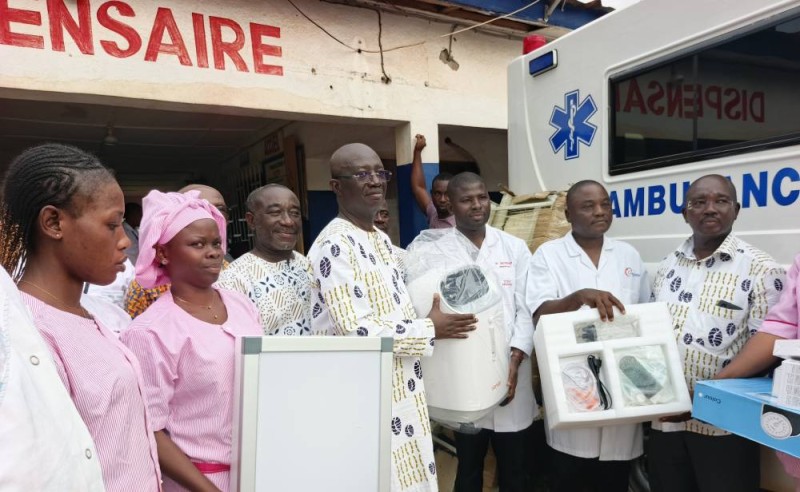 Remise officielle du matériel a été faite au Dr Sécrédou, chef du service du centre de santé rural d’Aniassué.