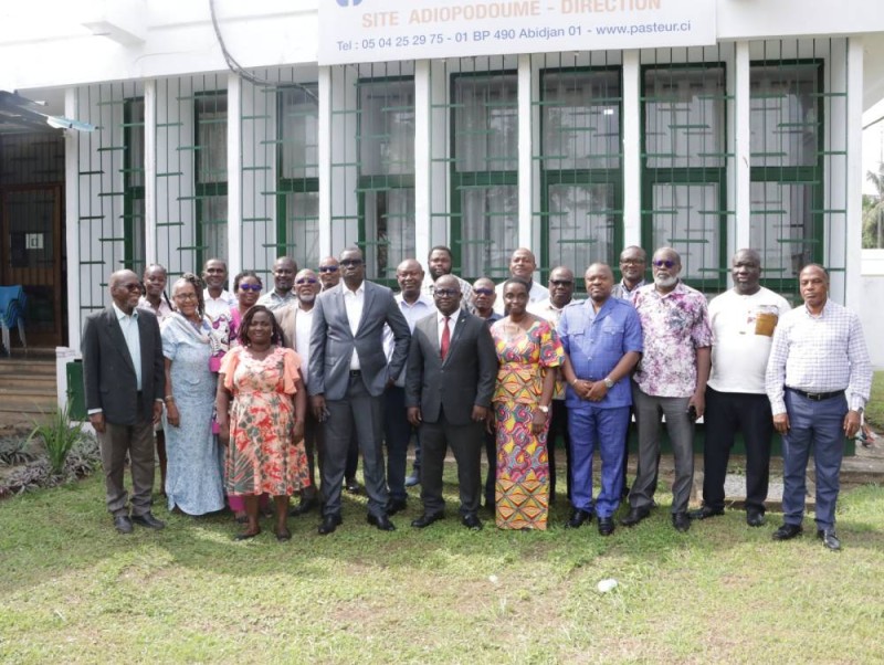 Photo d'ensemble des participants à l’atelier de validation du Plan stratégique 2026–2030 de l’Institut Pasteur de Côte d’Ivoire, à Abidjan.