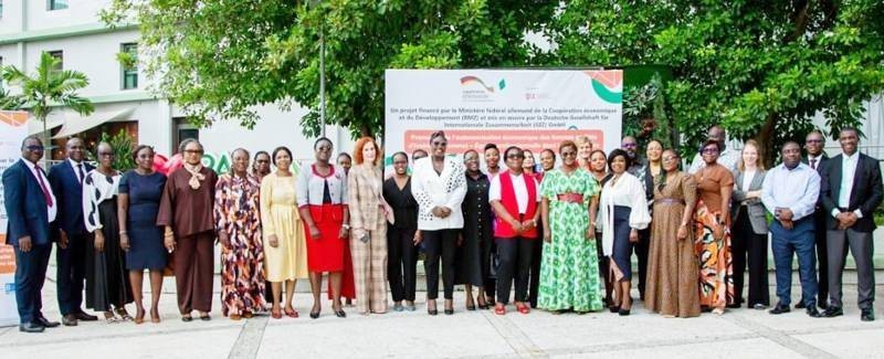 La photo de famille après le lancement de l’atelier technique du projet pro-femme. (Ph: Dr)