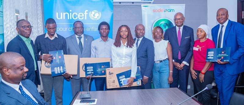 Les trois lauréats ont été félicités par les responsables de l'Unicef, et ses partenaires Sodexam et Air Côte d'Ivoire. (Ph: Dr)