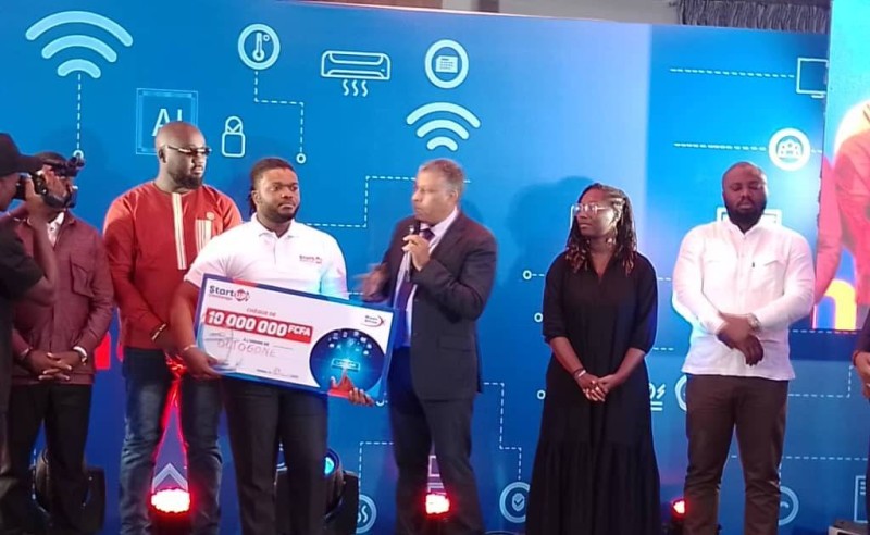 Le 1er prix d’une valeur de 10 000 000 FCFA est revenu au projet ‘’Octogone technologie’’ de Daniel Guedegbe