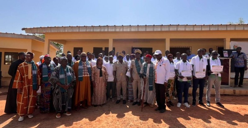 Vue partielle de la cérémonie de célébration des ambassadeurs de l’école alternative, tenue le lundi 22 décembre 2025 à Tioroniaradougou, près de Korhogo.