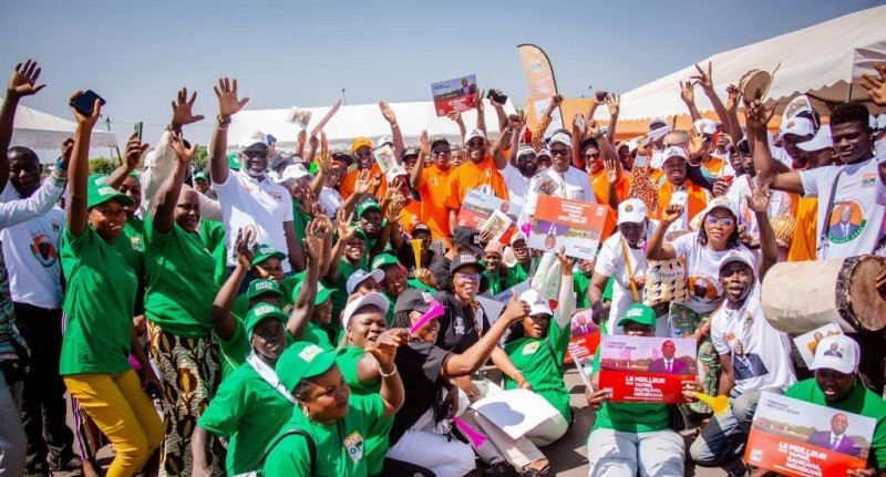 Mobilisation massive de la jeunesse du canton Tafilé sur la place Alassane Ouattara de Tafiré, le 23 décembre 2025, en soutien à Tiémoko Meyliet Koné.