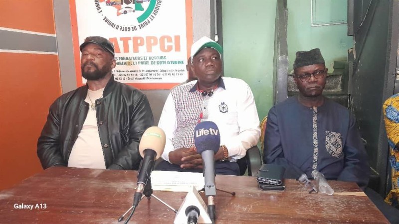 Traoré Adama, président de l’Ufatpci, entouré des membres de son bureau. (Ph: Dr)
