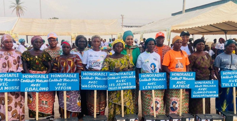 Les bénéficiaires des AVEC réunies à Korhogo, engagées pour une solidarité communautaire durable.