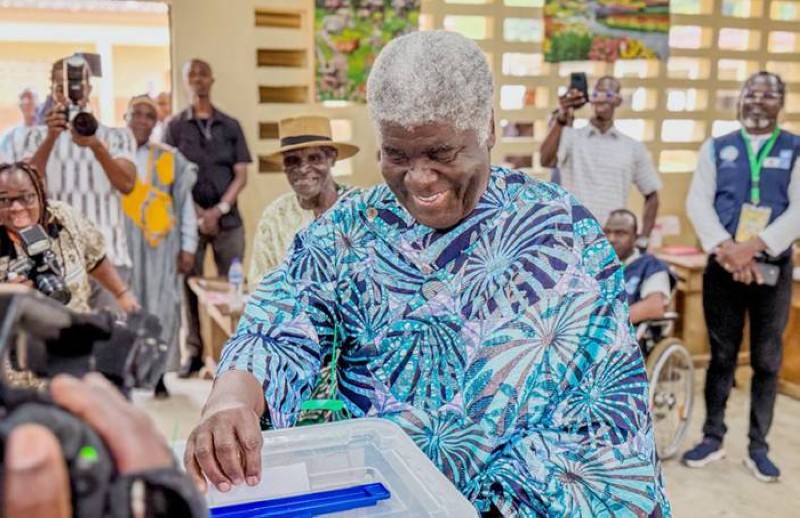 Robert Beugré Mambé a voté dans son village natal, Abiaté 2.