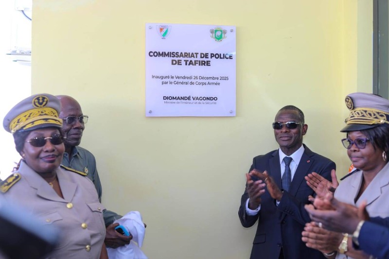La plaque du commissariat dévoilée par le Ministre Diomandé Vagondo