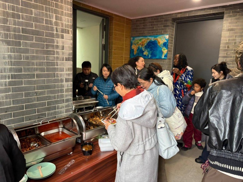 Séance de dégustation de mets ivoiriens, l’un des temps forts de « Voici la Sublime Côte d’Ivoire » à Beijing.