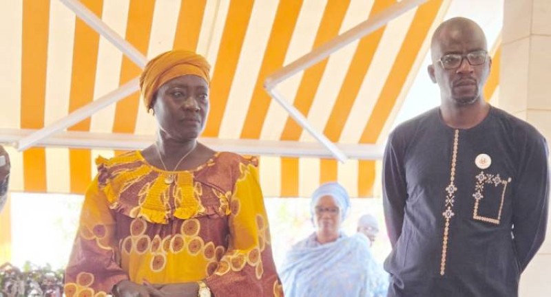 La ministre Mariatou Koné (à gauche) et le président de l'Ong Béré Secours. (Ph: Dr)